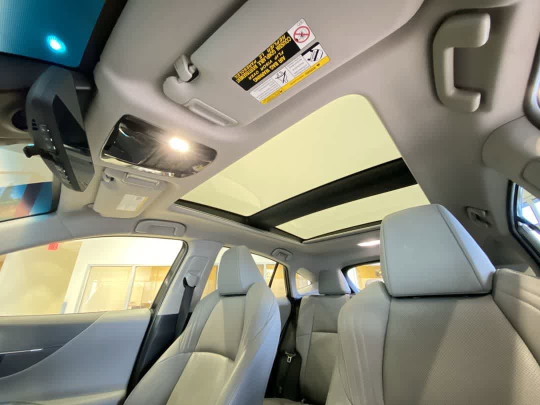 Thumbnail: 2021 Toyota Venza - 24