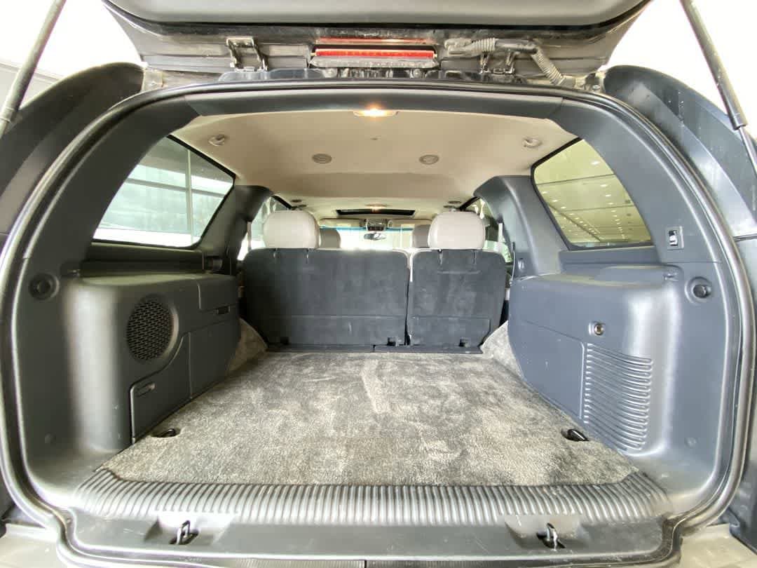 Thumbnail: 2002 Chevrolet Tahoe - 25