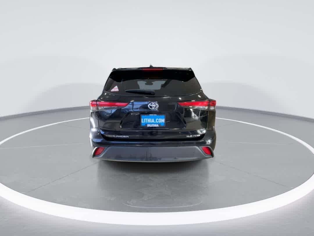 Thumbnail: 2022 Toyota Highlander - 7