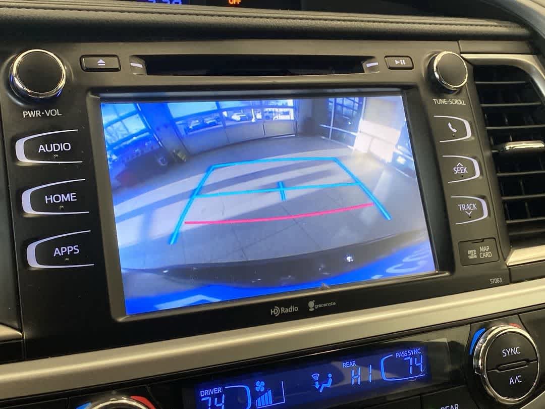 Thumbnail: 2015 Toyota Highlander - 17