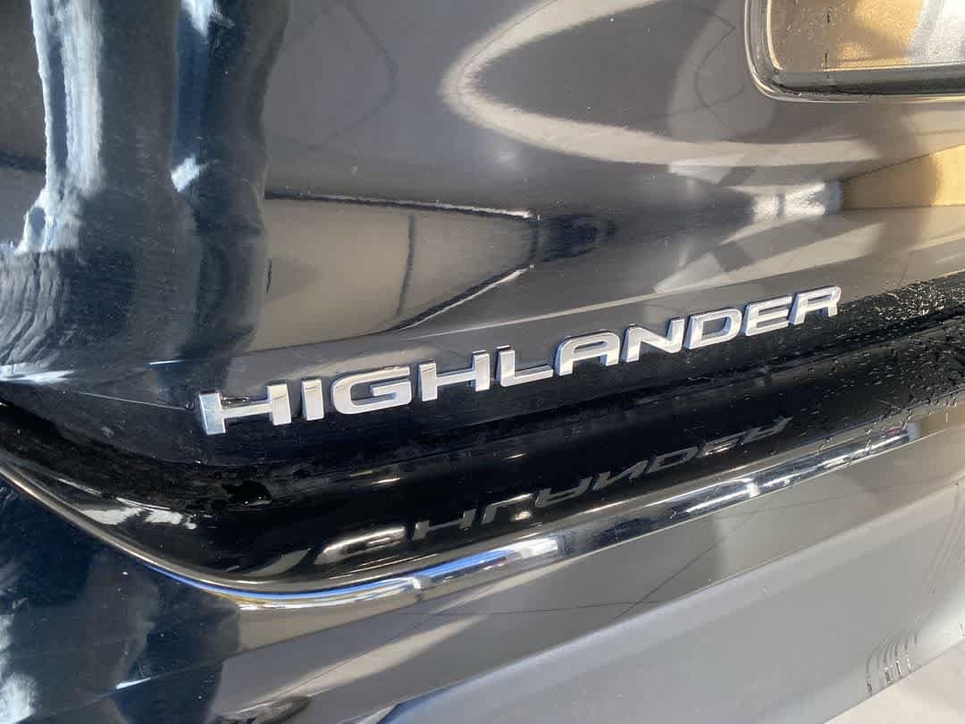 Thumbnail: 2023 Toyota Highlander - 10