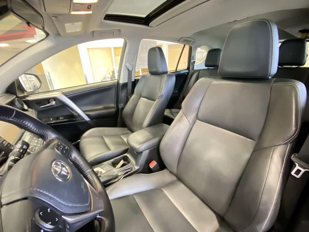 Thumbnail: 2016 Toyota RAV4 - 14