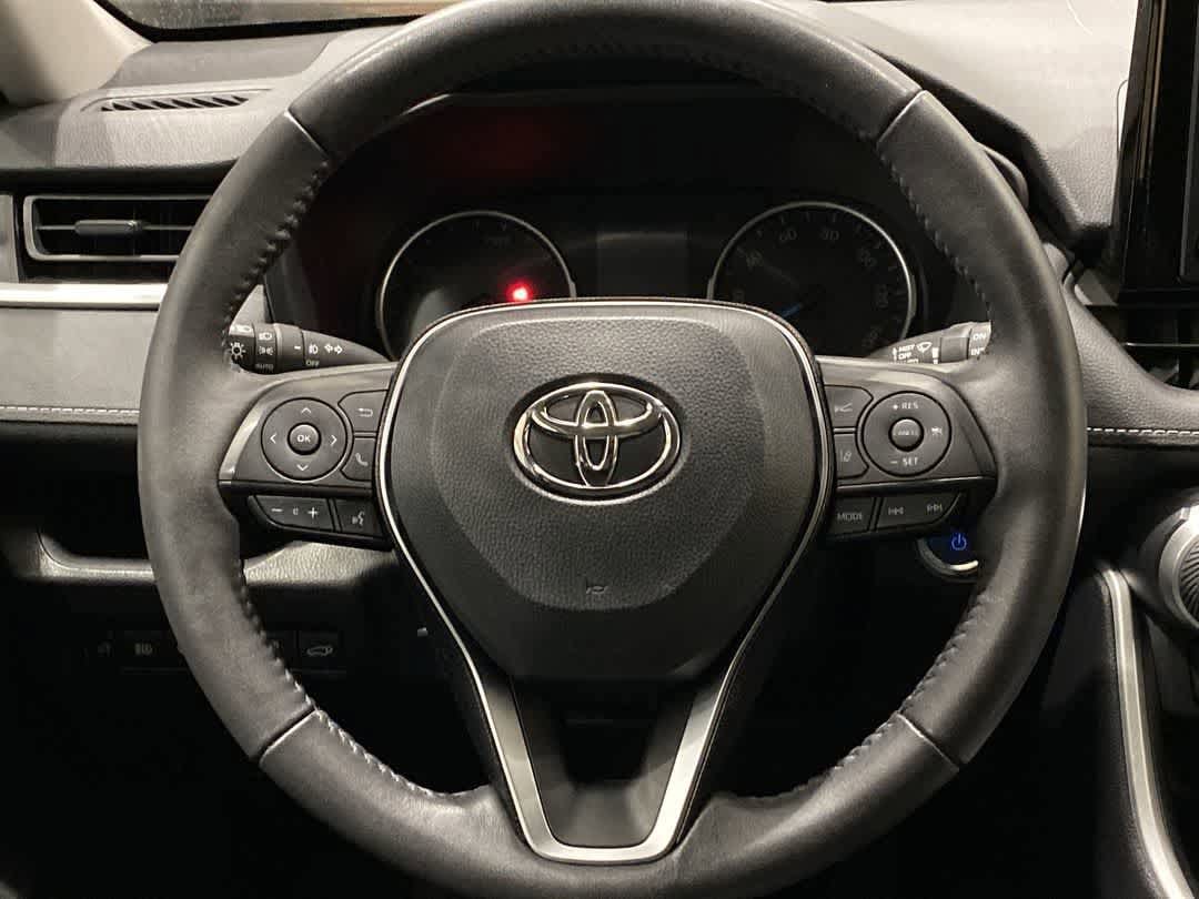 Thumbnail: 2021 Toyota RAV4 - 17