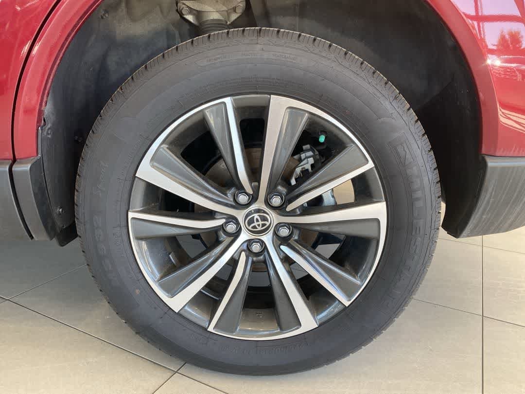 Thumbnail: 2023 Toyota Venza - 12