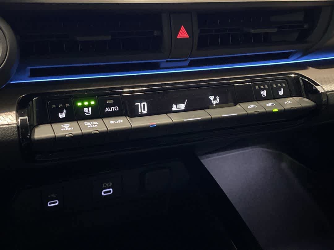 Thumbnail: 2023 Toyota Prius - 18