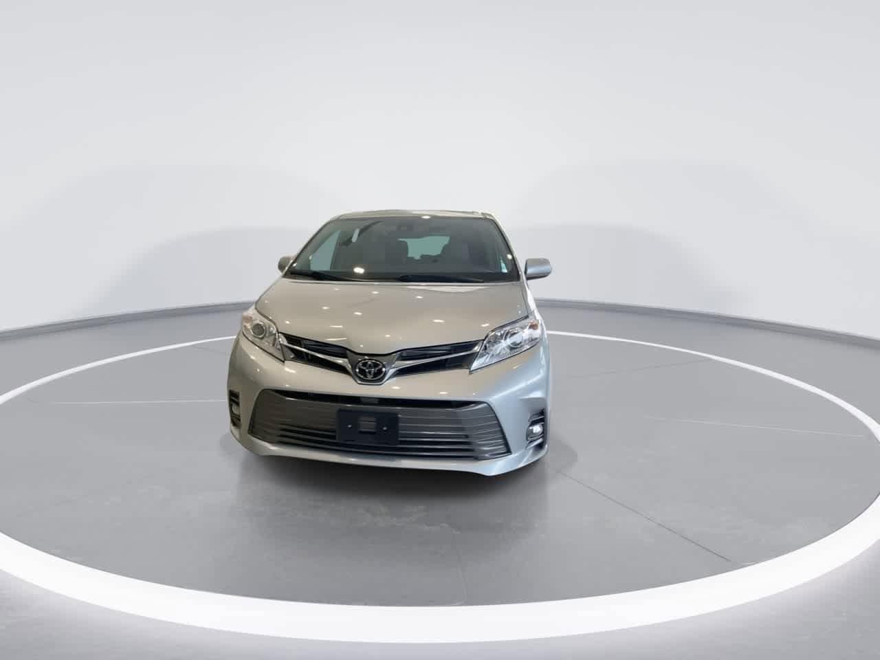 Thumbnail: 2019 Toyota Sienna - 3