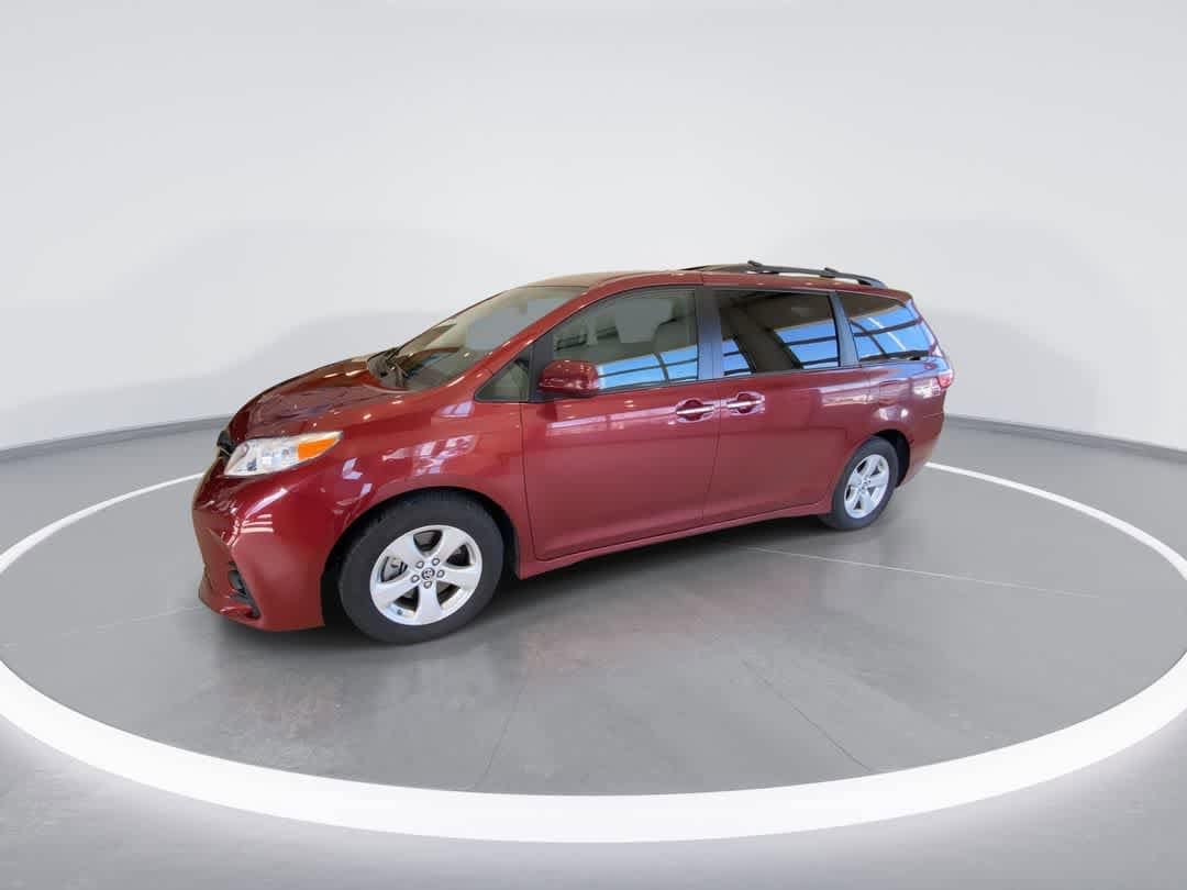 Thumbnail: 2020 Toyota Sienna - 4