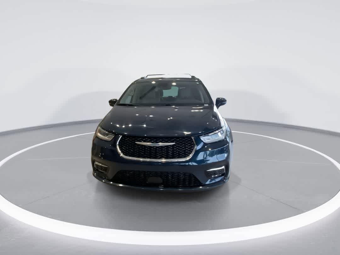 Thumbnail: 2021 Chrysler Pacifica - 3