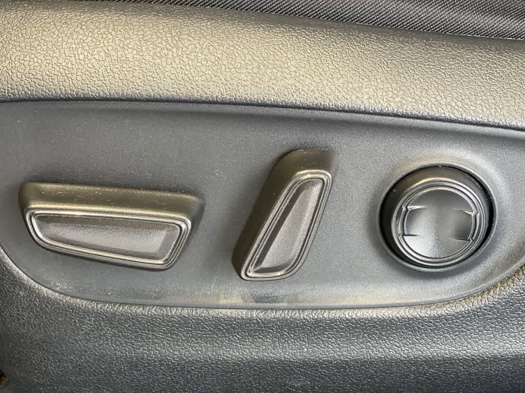 Thumbnail: 2025 Toyota RAV4 - 15