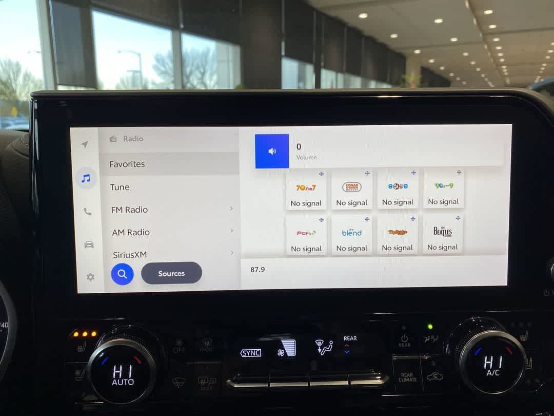 Thumbnail: 2023 Toyota Highlander - 18