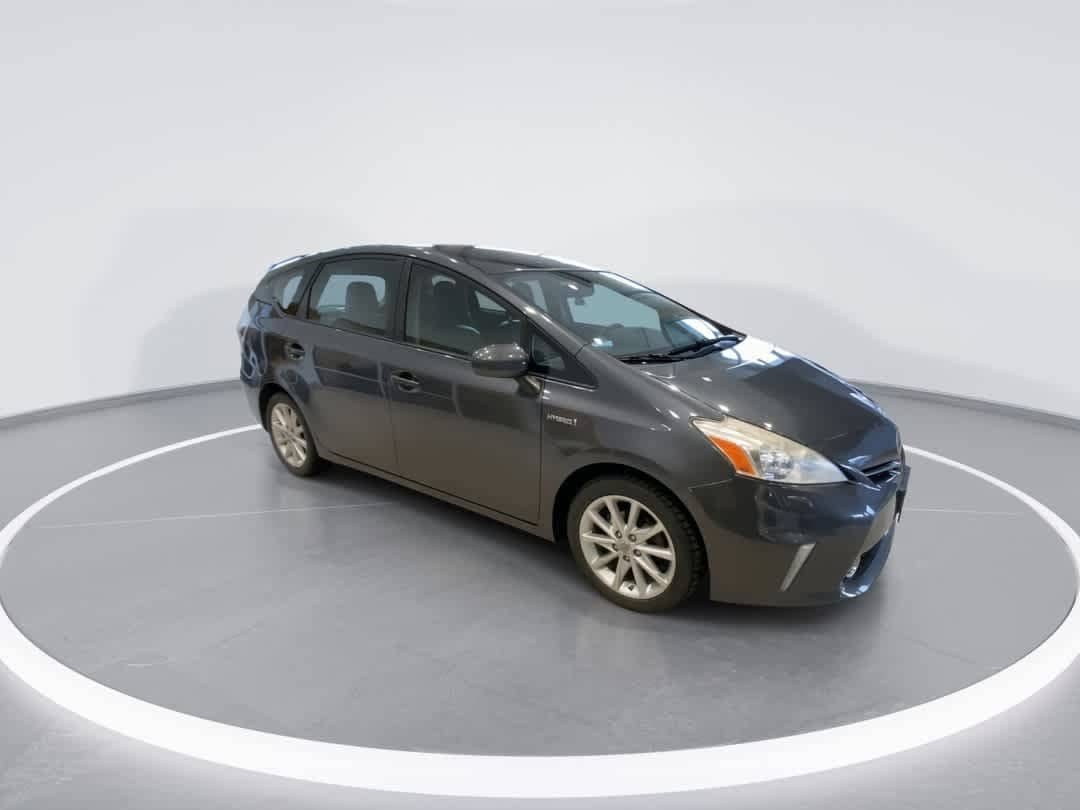 Thumbnail: 2013 Toyota Prius v - 2