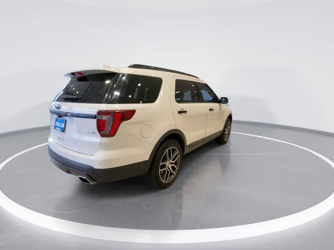 Thumbnail: 2016 Ford Explorer - 8