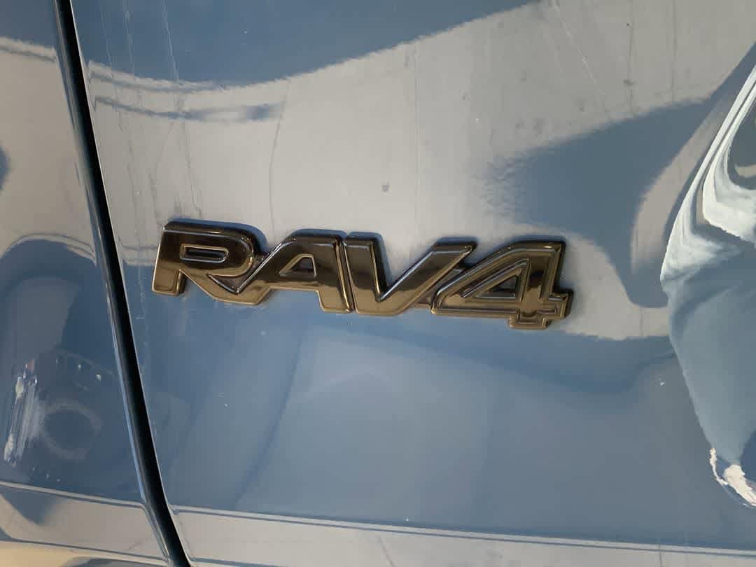 Thumbnail: 2022 Toyota RAV4 - 11