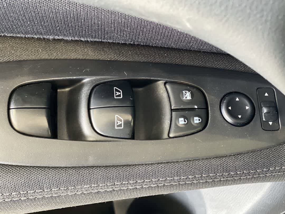 Thumbnail: 2017 Nissan Pathfinder - 16