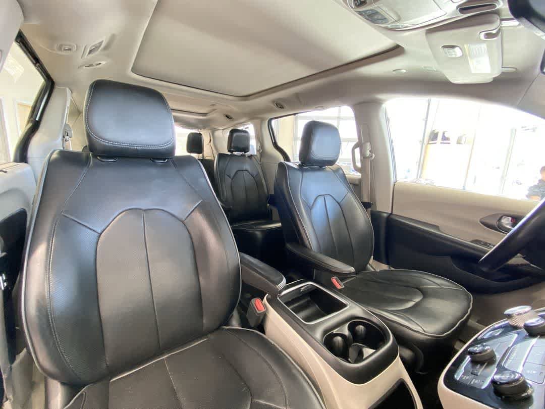 Thumbnail: 2018 Chrysler Pacifica - 29