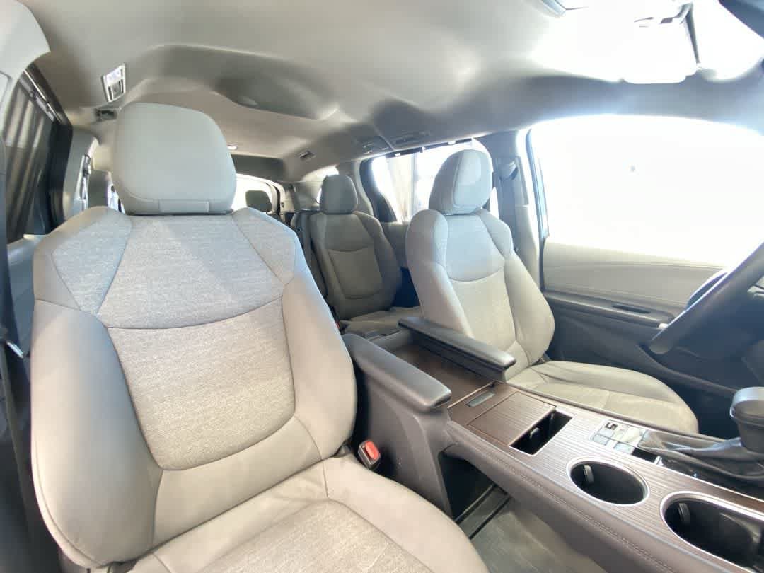 Thumbnail: 2024 Toyota Sienna - 26