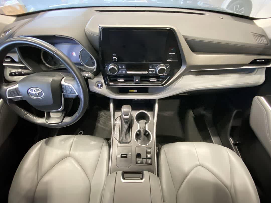Thumbnail: 2023 Toyota Highlander - 23