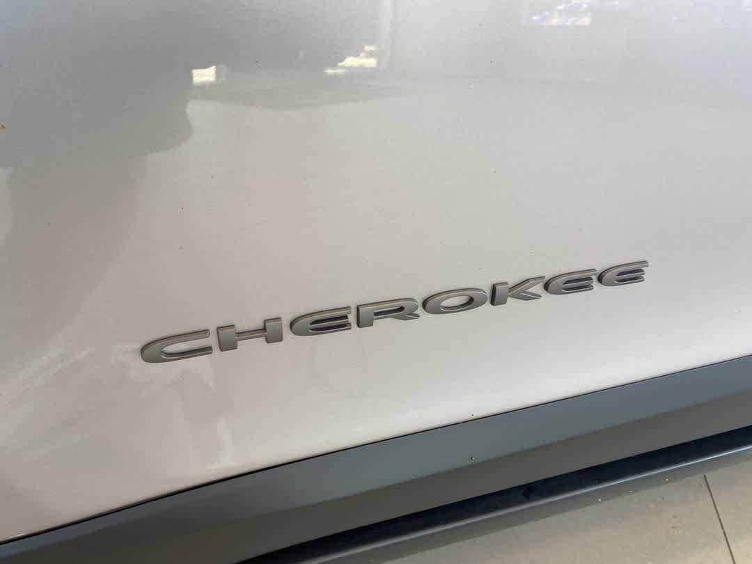Thumbnail: 2020 Jeep Cherokee - 10