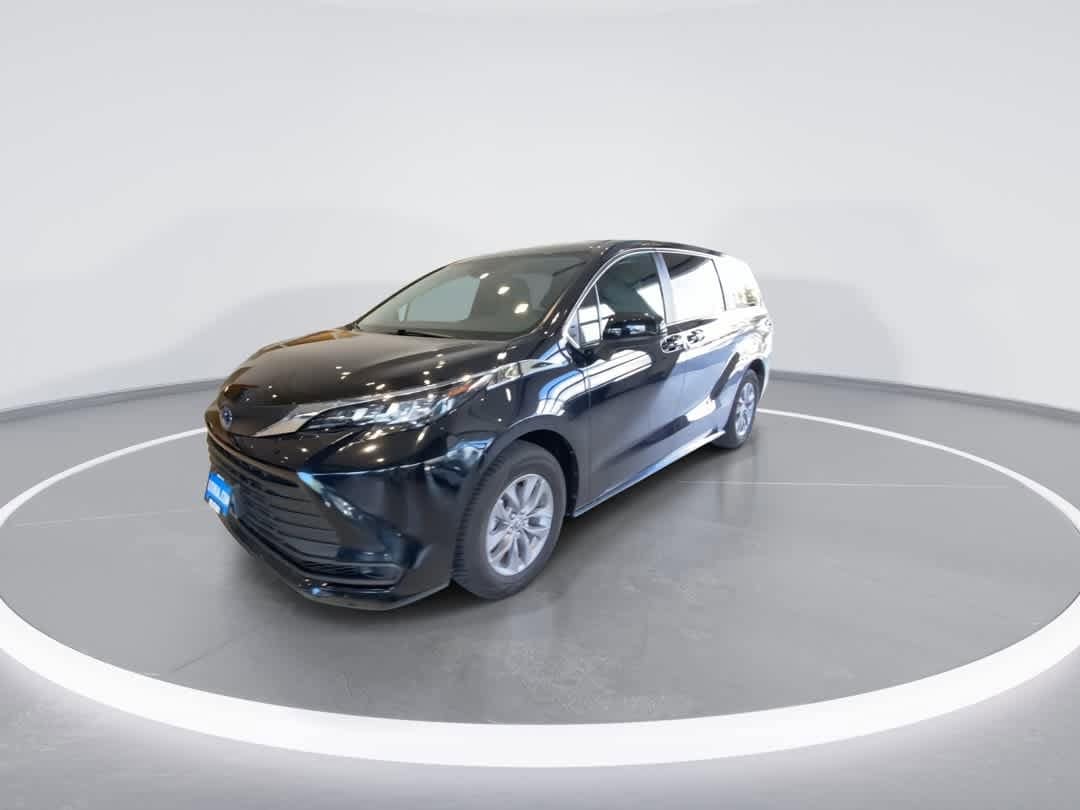 Thumbnail: 2025 Toyota Sienna - 4