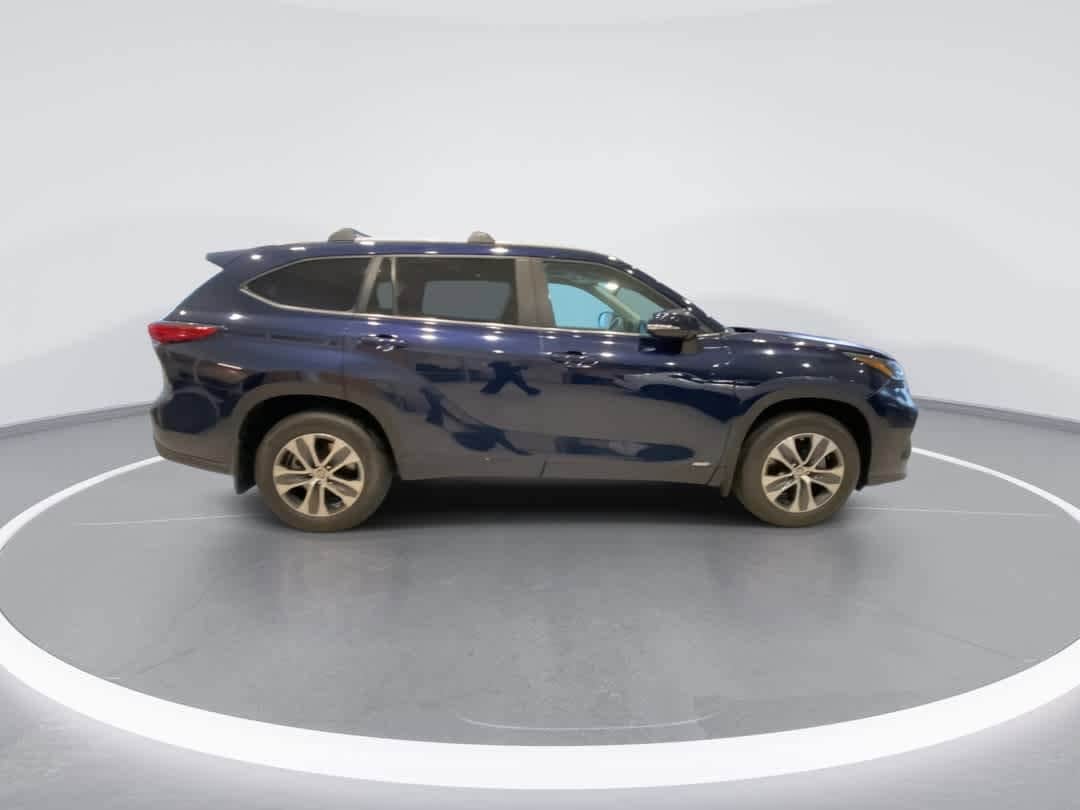 Thumbnail: 2023 Toyota Highlander - 9