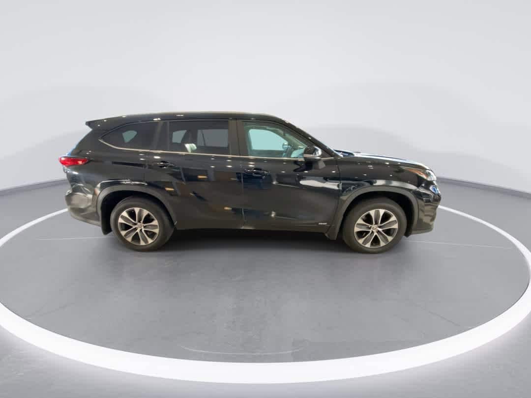 Thumbnail: 2023 Toyota Highlander - 9