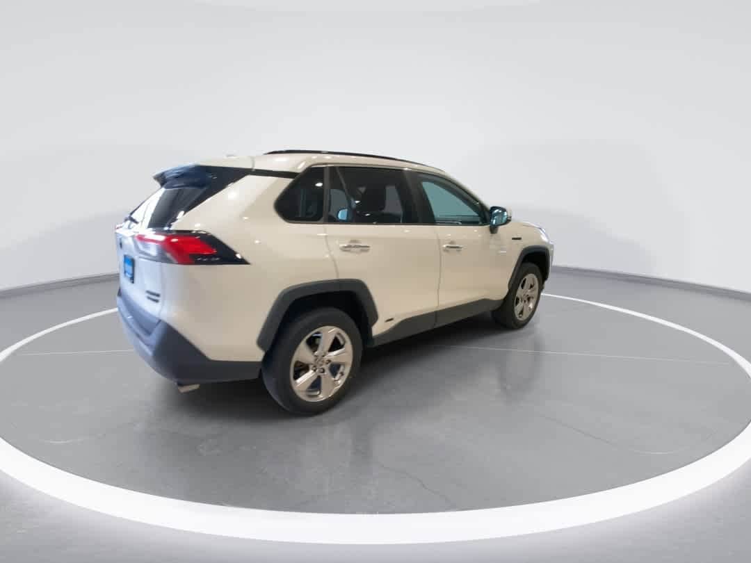 Thumbnail: 2021 Toyota RAV4 - 8