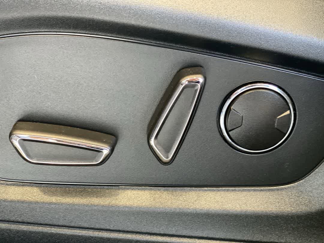 Thumbnail: 2020 Ford Explorer - 15