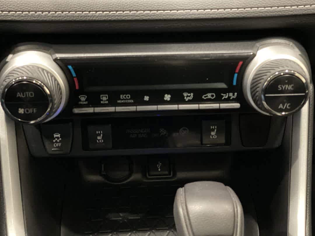 Thumbnail: 2021 Toyota RAV4 - 21