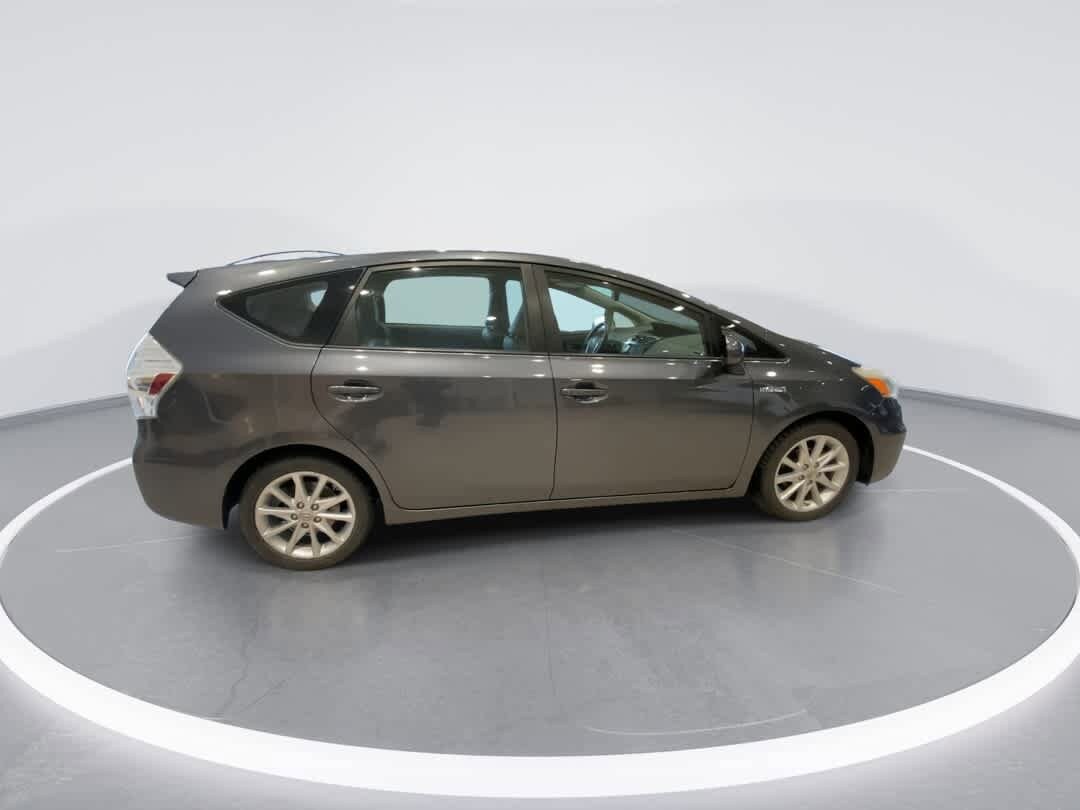 Thumbnail: 2013 Toyota Prius v - 9