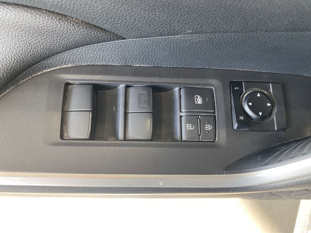 Thumbnail: 2019 Toyota RAV4 - 15