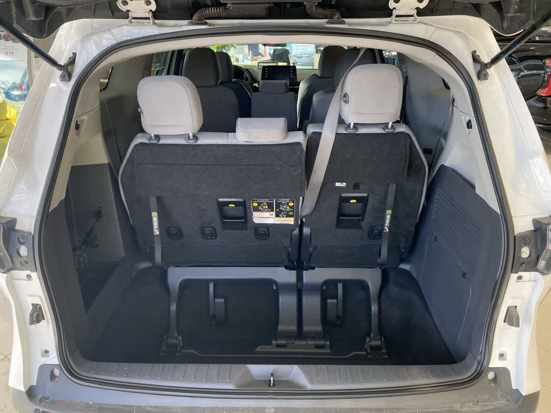 Thumbnail: 2023 Toyota Sienna - 23