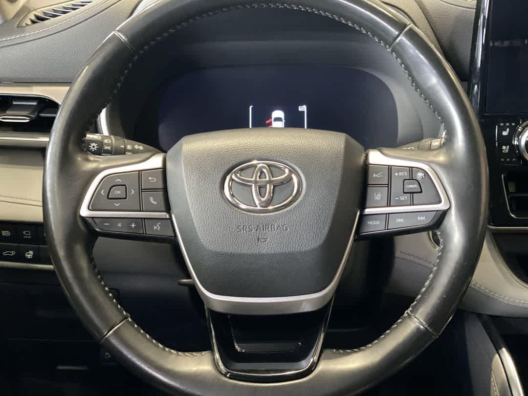 Thumbnail: 2023 Toyota Highlander - 17