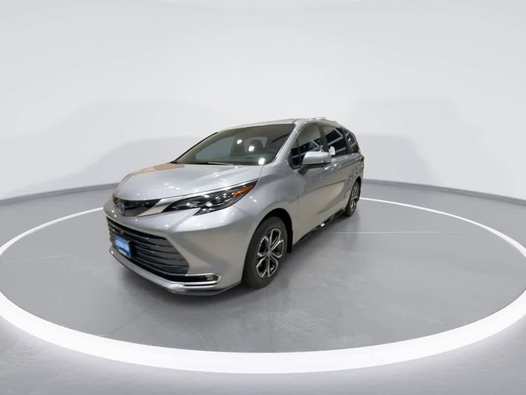 Thumbnail: 2025 Toyota Sienna - 4