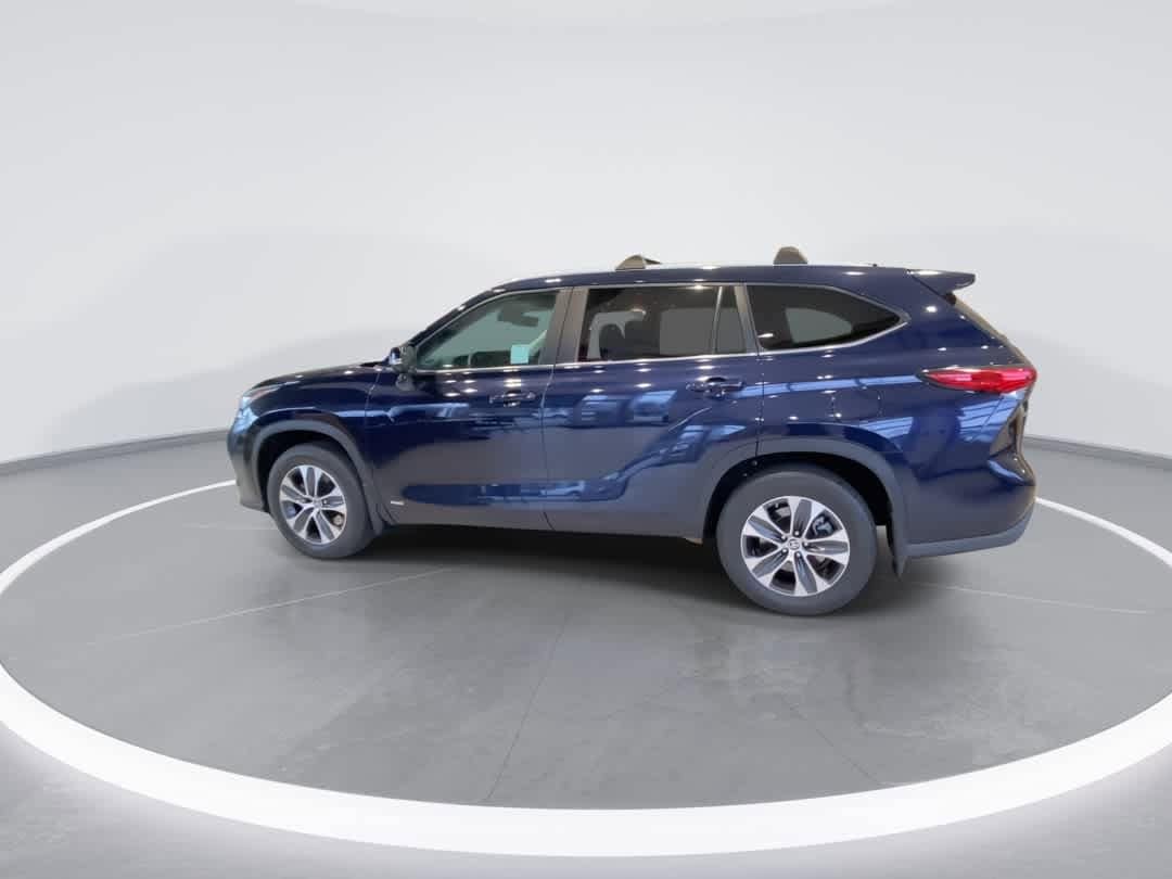 Thumbnail: 2023 Toyota Highlander - 5