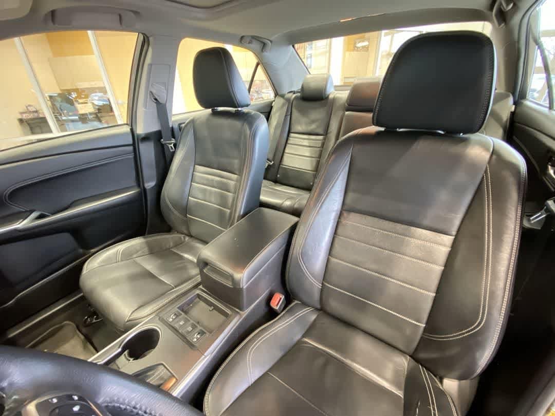 Thumbnail: 2017 Toyota Camry - 14