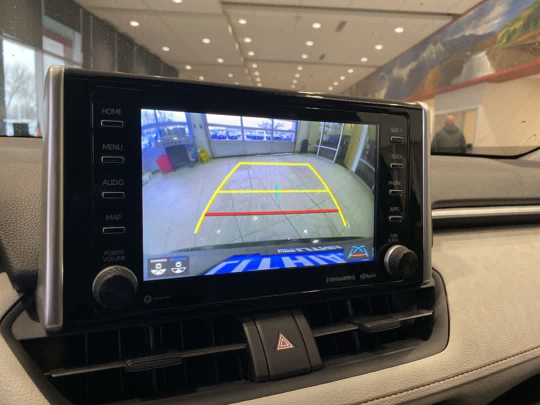 Thumbnail: 2021 Toyota RAV4 - 17