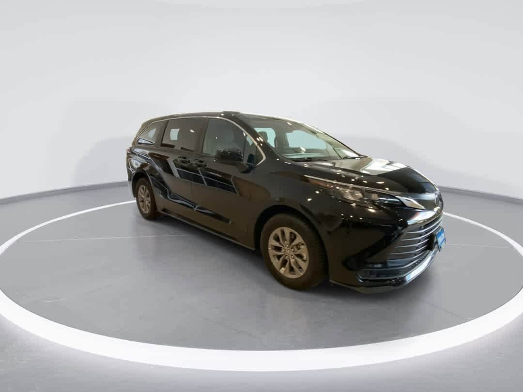 Thumbnail: 2025 Toyota Sienna - 2