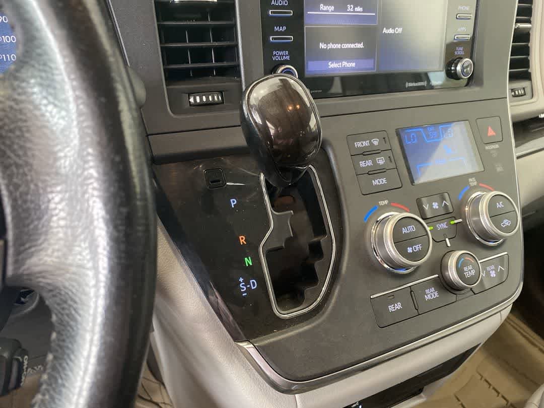 Thumbnail: 2019 Toyota Sienna - 21