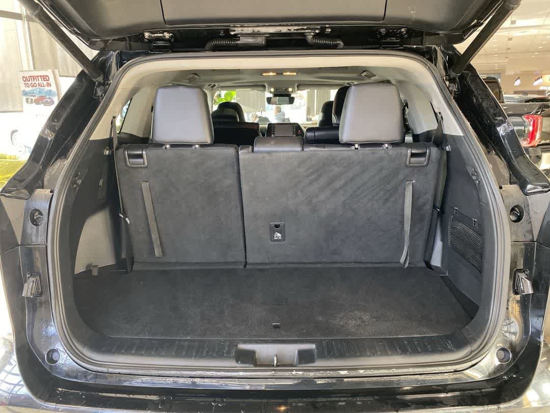 Thumbnail: 2022 Toyota Highlander - 24