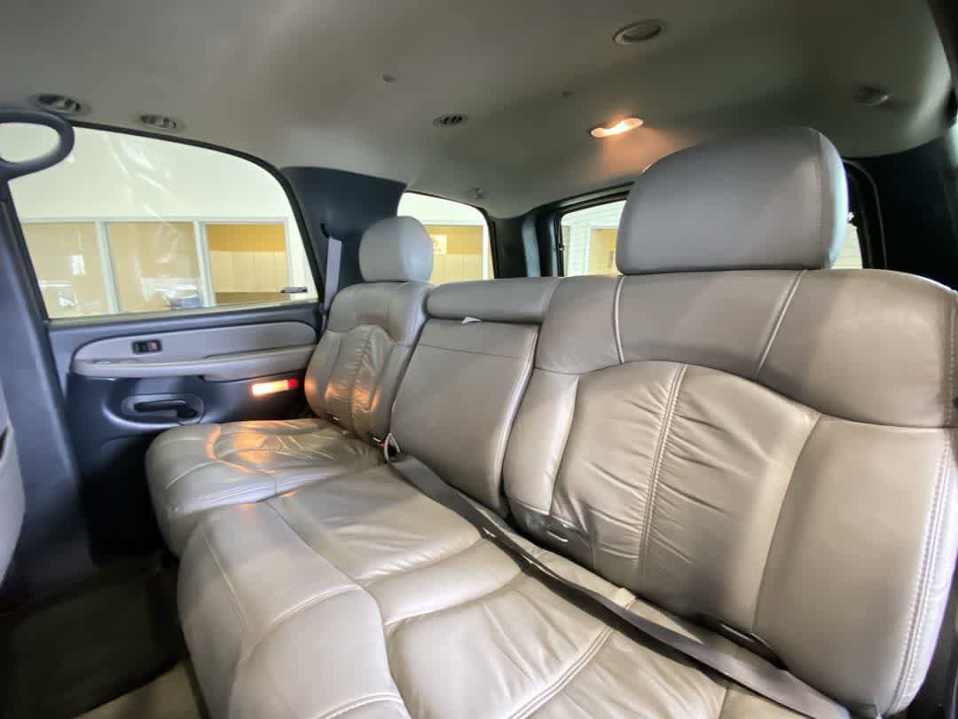 Thumbnail: 2002 Chevrolet Tahoe - 24