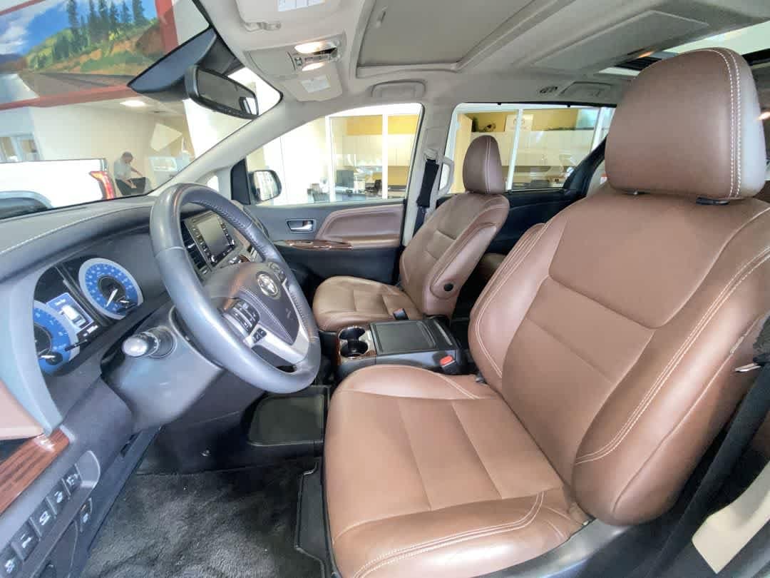 Thumbnail: 2020 Toyota Sienna - 14