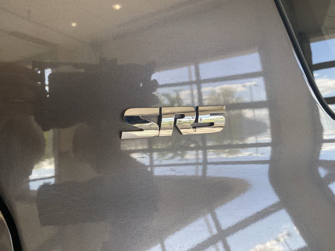 Thumbnail: 2015 Toyota 4Runner - 10