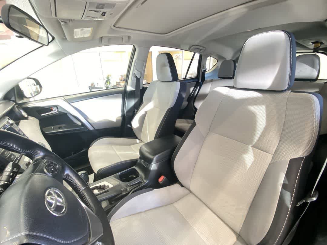 Thumbnail: 2016 Toyota RAV4 - 14