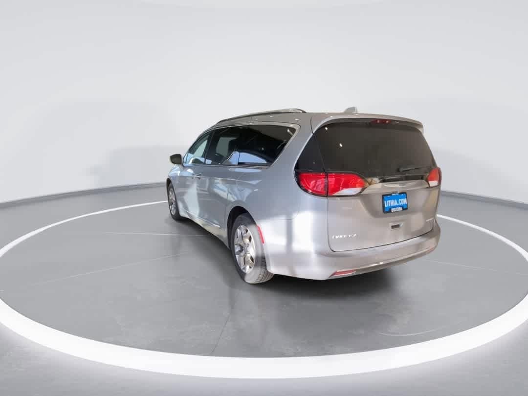 Thumbnail: 2018 Chrysler Pacifica - 6