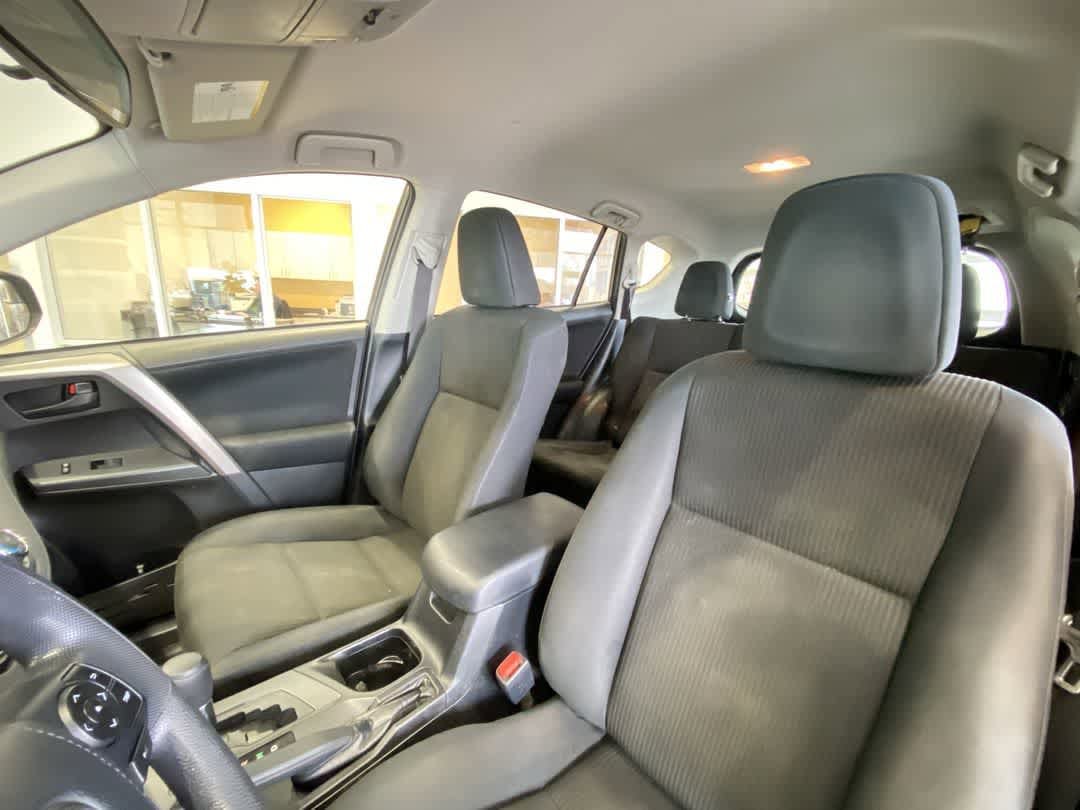 Thumbnail: 2018 Toyota RAV4 - 14