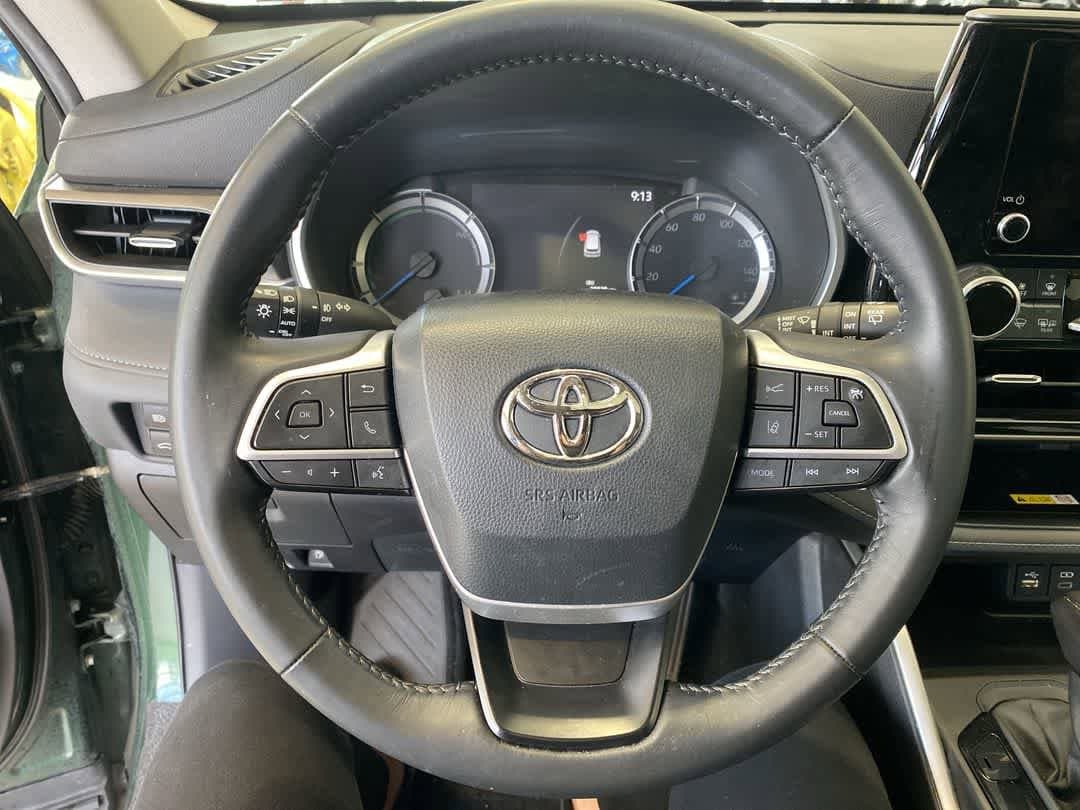 Thumbnail: 2023 Toyota Highlander - 25