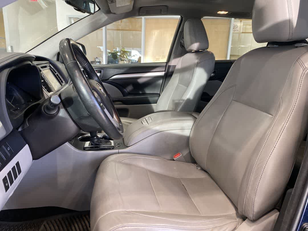 Thumbnail: 2015 Toyota Highlander - 11