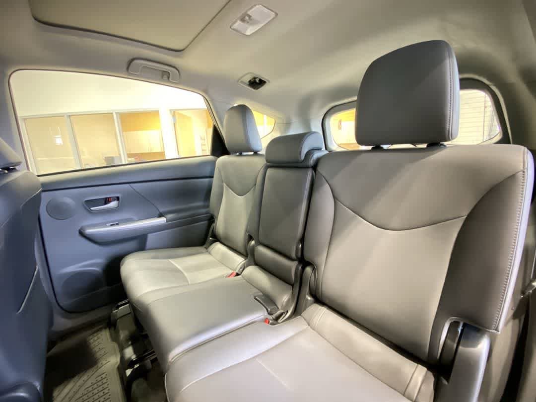 Thumbnail: 2013 Toyota Prius v - 26