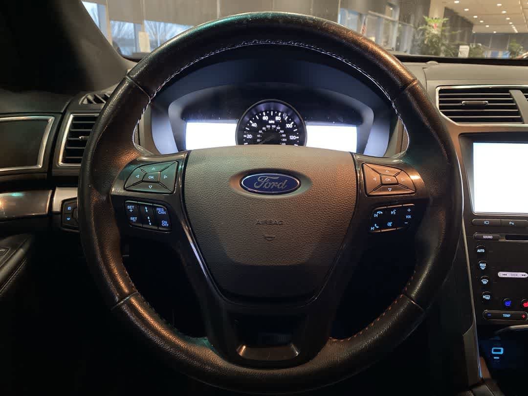 Thumbnail: 2016 Ford Explorer - 16