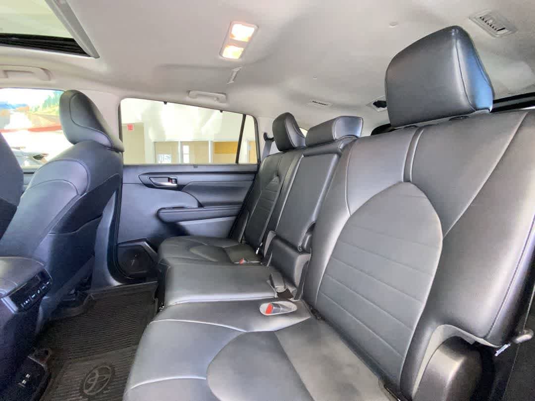 Thumbnail: 2021 Toyota Highlander - 25